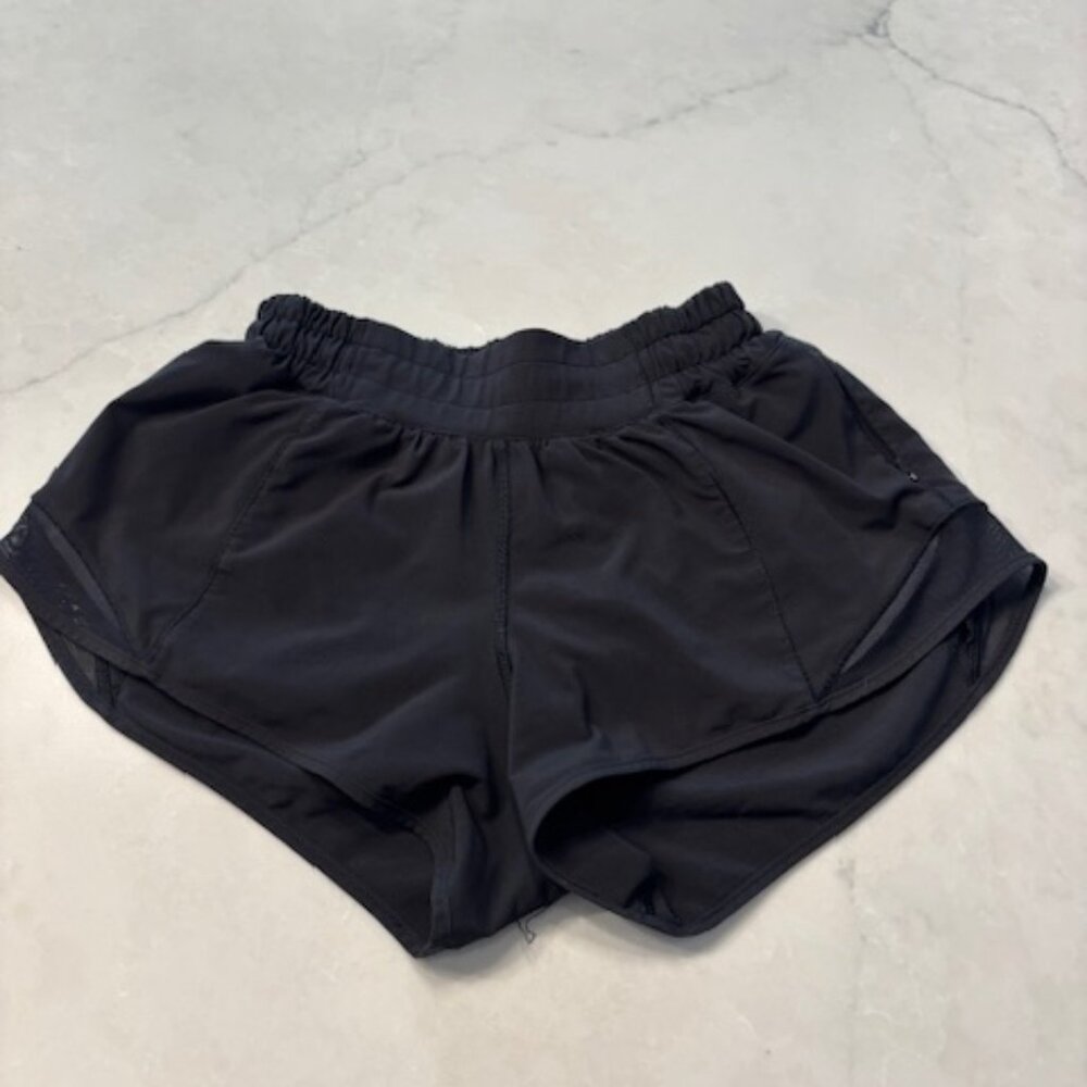 Lululemon Hotty Hot Low-Rise Lined Short 2.5"